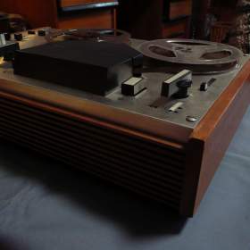 Foto inzerátu Magnetofon B100