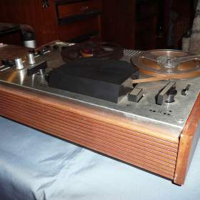 Foto inzerátu Magnetofon B100