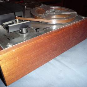 Foto inzerátu Magnetofon B100