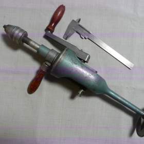 Foto inzerátu Historická ruční vrtačka na kličku