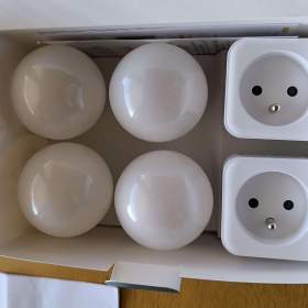 Set smart zásuvek a LED žárovek  / 19365476