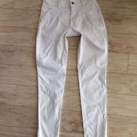 Foto inzerátu Bílé dámské, plátěné kalhoty * v. 36/S