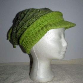 Foto inzerátu Dámská pletená čepice s kšiltem