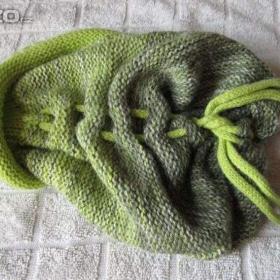 Foto inzerátu Dámská pletená čepice s kšiltem