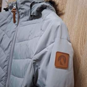 Foto inzerátu Prodám dámskou šedou zimní bundu S