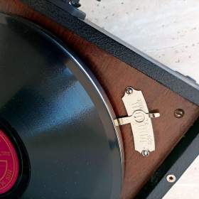 Foto inzerátu His Master’s Voice - starožitný gramofon na kliku ze 20. let, top stav, plně funkční