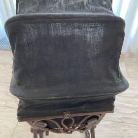 Foto inzerátu Starožitný proutěný malý kočárek pro panenky