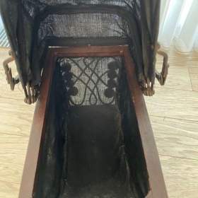 Foto inzerátu Starožitný proutěný malý kočárek pro panenky