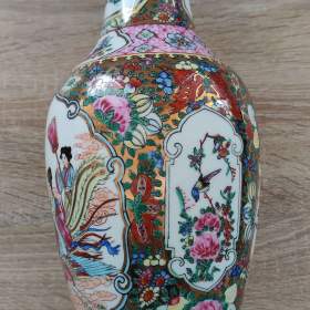 Foto inzerátu Ručně malovaná čínská váza