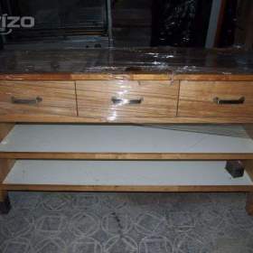 Foto inzerátu dřevěný stůl se šuplíky