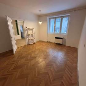  1+1 48m2 nájem 5.500,- ul. Na Spojce -  možno i pro klienty s exekucí / 19373333