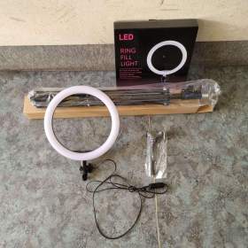 Fotka k inzerátu Kruhové studiové světlo stmívatelné / 16451192