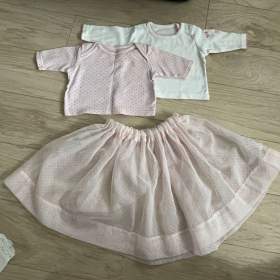 Foto inzerátu Set novorozeneckého oblečení triko sukně