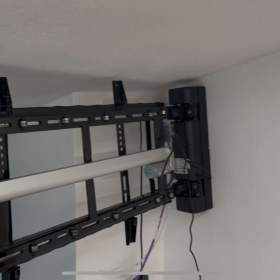 Prodám plně elektrický TV stojan výsuvný a výklopný  / 19381157