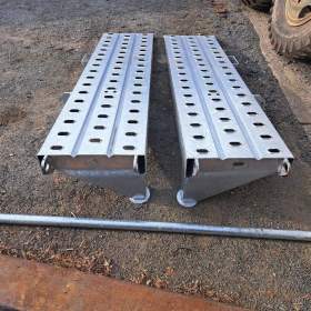 Foto inzerátu Nájezdy výklopné pro přívěs-nové nepoužité