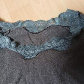 Foto inzerátu Dámské triko hnědé