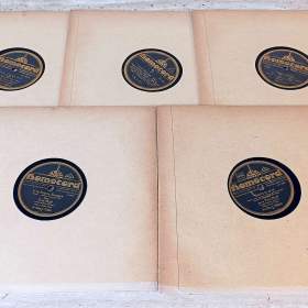 Fotka k inzerátu 5 šelakových gramodesek z let 1930 – 1932, populární hudba 20- 30. let, 2. část / 19391366