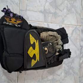 Foto inzerátu Brankářská seniorská hokejová výstroj nekompletní