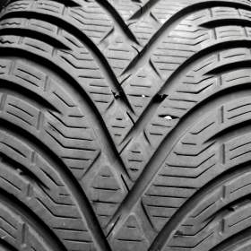 Sada pěkných zimních pneu 225/45 R17 BFGoodrich / 19393783