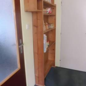 Foto inzerátu Knihovna-regál. police