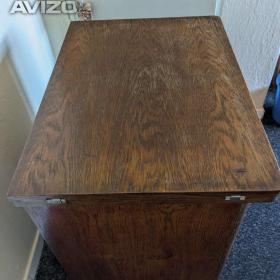 Foto inzerátu Starožitný šlapací šicí stroj Minerva 122