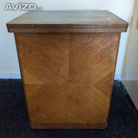 Foto inzerátu Starožitný šlapací šicí stroj Minerva 122