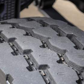 Foto inzerátu MERCEDES AXOR 1829 VALNÍK + HYDRAULICKÁ RUKA EURO5