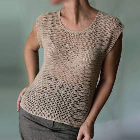 Foto inzerátu Ručně háčkované síťové tričko