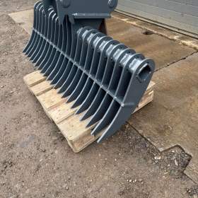 Foto inzerátu Hrábě pro bagr 130cm 3,6-5,5t