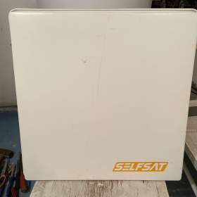 Aktivní satelitní anténa SelfSat, vhodná do estetických prostor 500x500 mm / 19421587