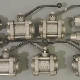 Pět ks nepoužitých nerezových kulových ventilů PN 25 DN 40 a šroubení. / 19431485