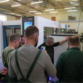 Vláknový laserový CNC plotrovací laserový řezací stroj Weni 3015H 6kW / 19435330