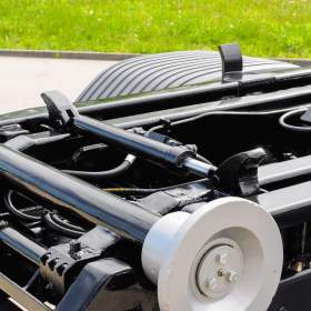 Foto inzerátu MERCEDES ATEGO 1224 HÁKOVÝ NOSIČ KONTEJNERŮ HYDRAULICKÁ RUKA