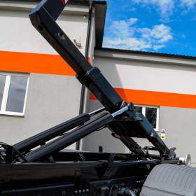 Foto inzerátu MERCEDES ATEGO 1224 HÁKOVÝ NOSIČ KONTEJNERŮ HYDRAULICKÁ RUKA