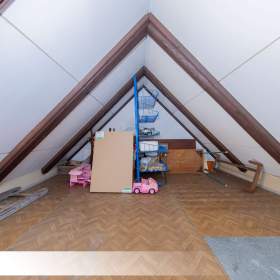 Foto inzerátu Chata v obci Nýdek, polosamota, pozemek 4838 m2