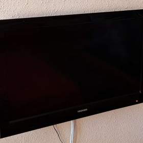 TV LCD TOSHIBA uhlopříčka 80 cm / 19440691