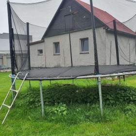 Trampolína -  4,5 metrů, vč. schodů, ochranné sítě -  cca 2 metry vysoká / 19442311