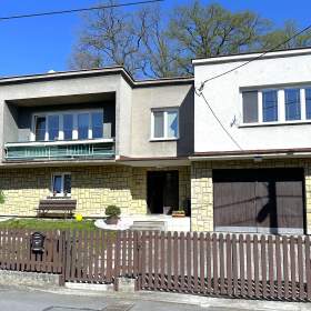 Prodej dvojdomu Ostrava -  Hošťálkovice, ul. Lipka, 2 byty, 524 m2, pozemek 2.919 m2 / 19442559