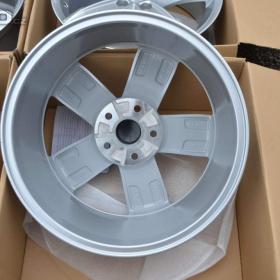 Foto inzerátu VW Passat B8,Škoda Superb III -NOVÉ orig. Alu 17 - 6,5x17 ET41