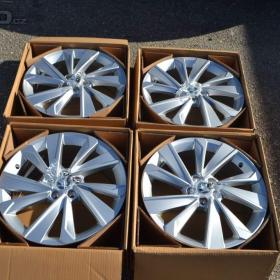 Foto inzerátu Škoda Fabia IV, VW Polo, S.Ibiza -17 Nové orig.Alu disky.