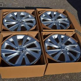 Foto inzerátu Škoda Fabia IV, VW Polo, S.Ibiza -17 Nové orig.Alu disky.