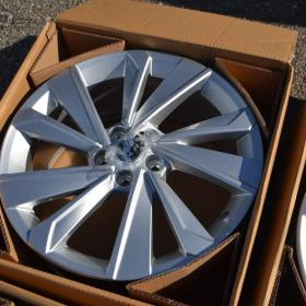 Foto inzerátu Škoda Fabia IV, VW Polo, S.Ibiza -17 Nové orig.Alu disky.