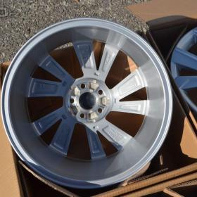 Foto inzerátu Škoda Fabia IV, VW Polo, S.Ibiza -17 Nové orig.Alu disky.