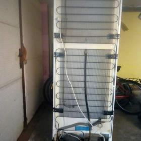 Foto inzerátu Prodám levně zánovní plně funkční ledničku Elektrolux ER 5042 B