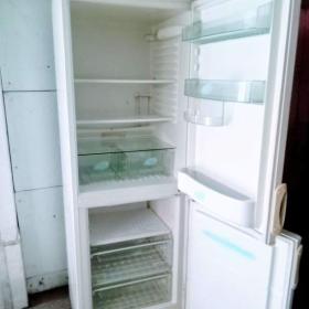 Foto inzerátu Prodám levně zánovní plně funkční ledničku Elektrolux ER 5042 B