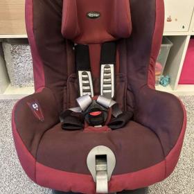 Fotka k inzerátu Prodám zánovní dětskou autosedačku Britax Römer Safefix Plus Dark Grape / 19344139