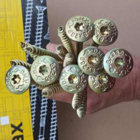 Foto inzerátu 50ks konstrukřní vruty 8x280 talířova hlava, torx