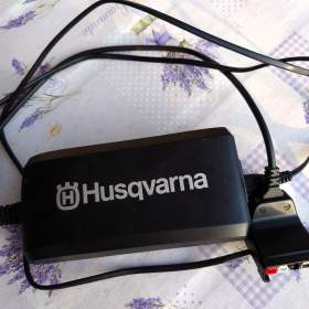 Nabíječka akumulátorů Husqvarna QC 80 / 19450649