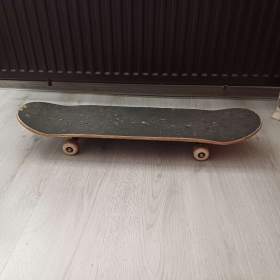 Skateboard  / 19450879