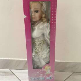 Fotka k inzerátu Nová porcelánová panenka nevěsta. / 18367599